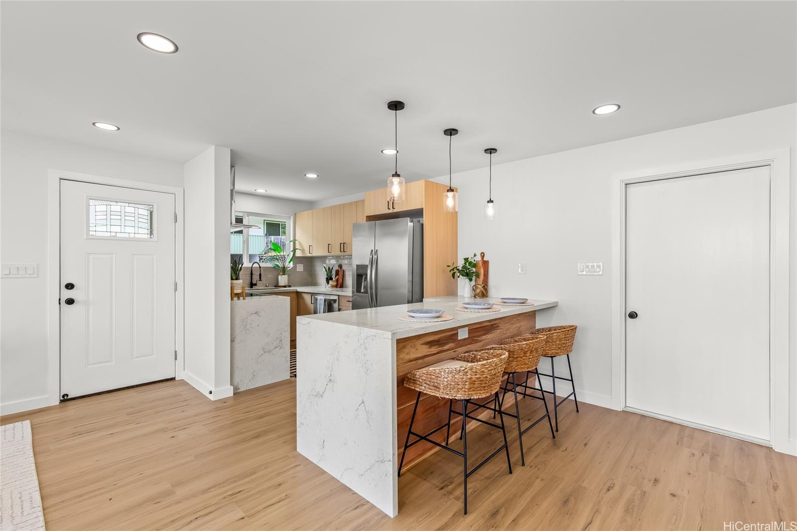 907 Ahuwale Street Honolulu, HI 96821 - Photo 6 of 25 Quartz counter in kitchen and Island