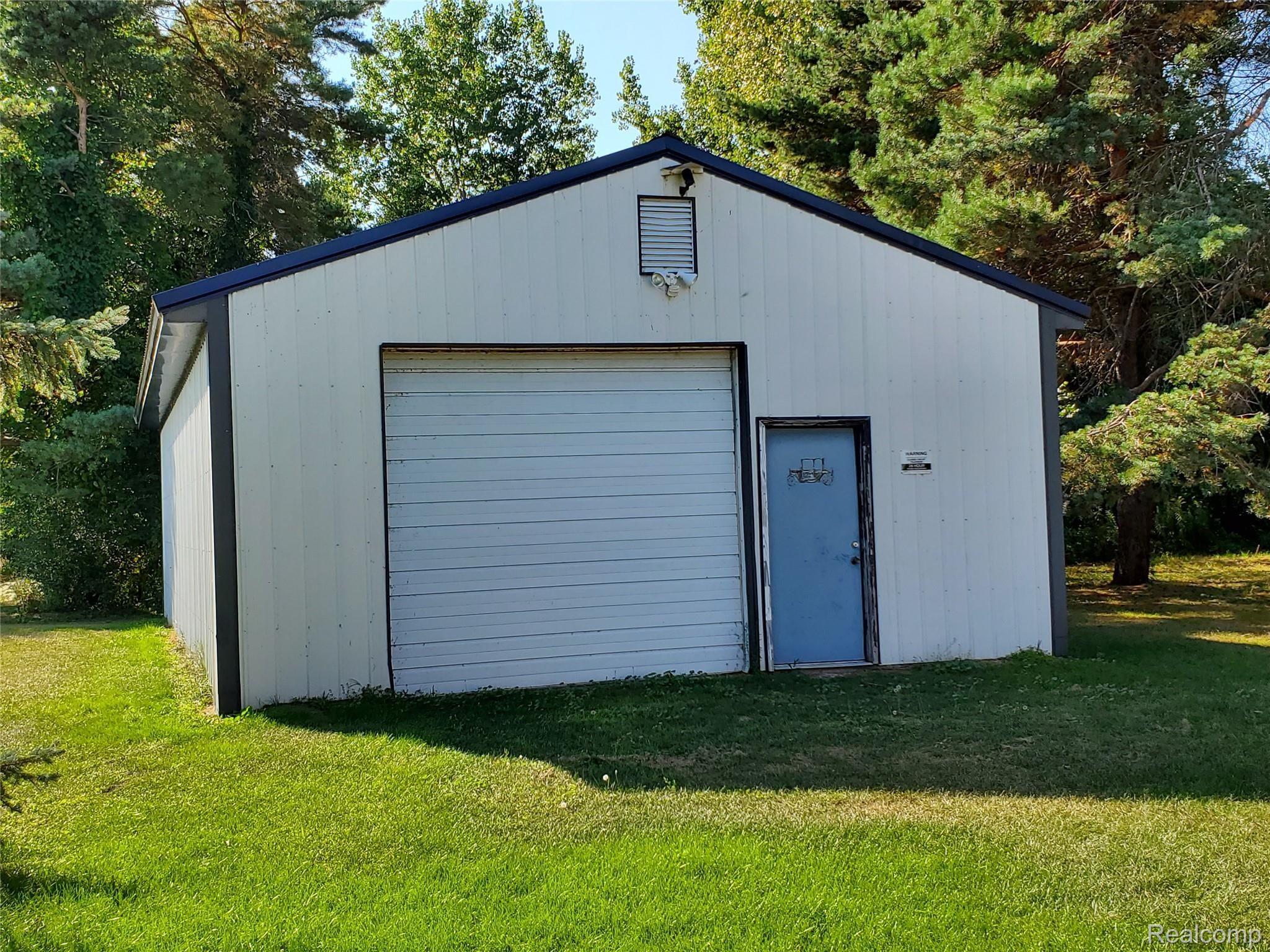 5123 North Vassar Road Akron, MI 48701 - Photo 10 of 37 20190905_164258.jpg