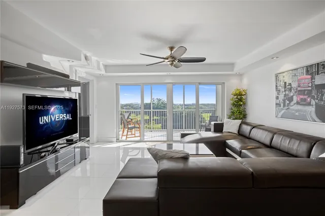 $379,900 | 3050 North Palm Aire Drive, Unit 710, Pompano Beach, FL 33069