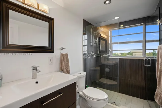 $379,900 | 3050 North Palm Aire Drive, Unit 710, Pompano Beach, FL 33069