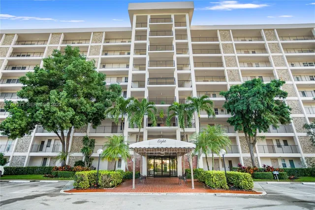 $379,900 | 3050 North Palm Aire Drive, Unit 710, Pompano Beach, FL 33069