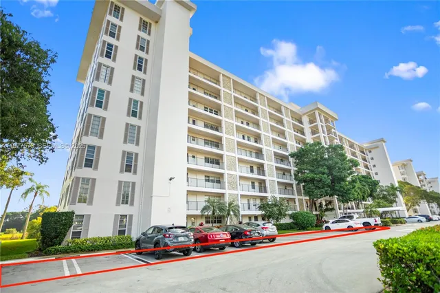 $379,900 | 3050 North Palm Aire Drive, Unit 710, Pompano Beach, FL 33069