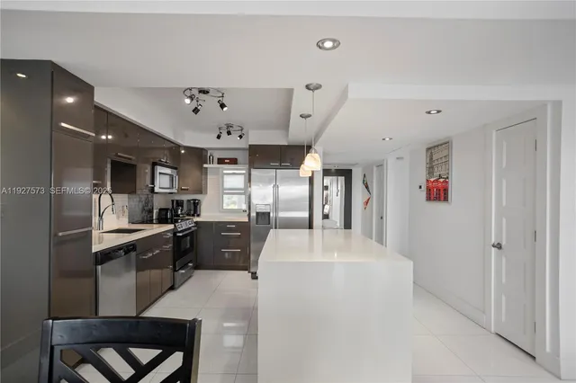 $379,900 | 3050 North Palm Aire Drive, Unit 710, Pompano Beach, FL 33069