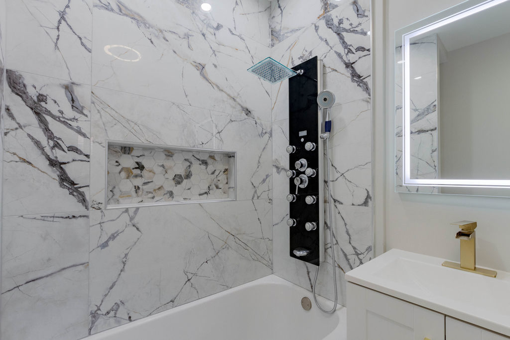 8538 South May Street Chicago, IL 60620 - Photo 11 of 38 a bathroom with a bathtub and shower