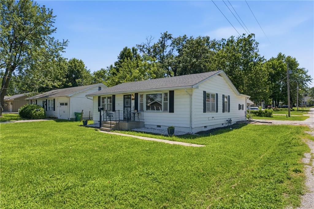 300 South High Street Butler, MO 64730 - Photo 2 of 24