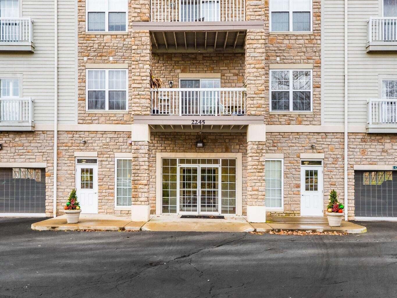 2245 Riverside Drive, Unit 304 Columbus, OH 43221 - Photo 20 of 21 Front door