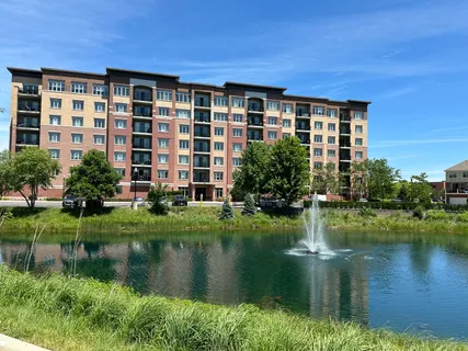 $498,000 | 1199 East Port Clinton Road, Unit 607, Vernon Hills, IL 60061