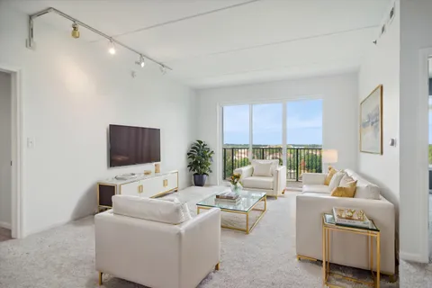 $498,000 | 1199 East Port Clinton Road, Unit 607, Vernon Hills, IL 60061