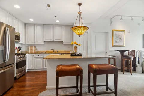 $498,000 | 1199 East Port Clinton Road, Unit 607, Vernon Hills, IL 60061