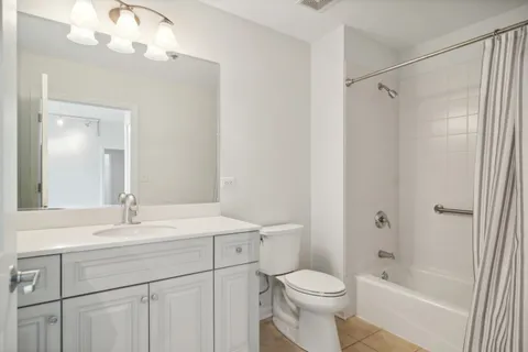 $498,000 | 1199 East Port Clinton Road, Unit 607, Vernon Hills, IL 60061