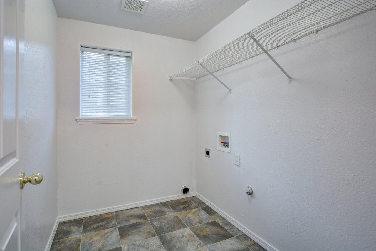 417 Crystal Drive Eagle Point, OR 97524 - Photo 23 of 35 a view of small space