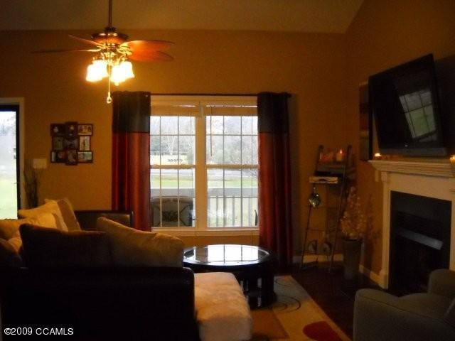 184 Justice Road Jacksonville, NC 28540 - Photo 3 of 12 Living Room