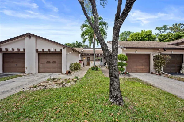 $229,900 | 6138 Elsinore Circle, Greenacres, FL 33463