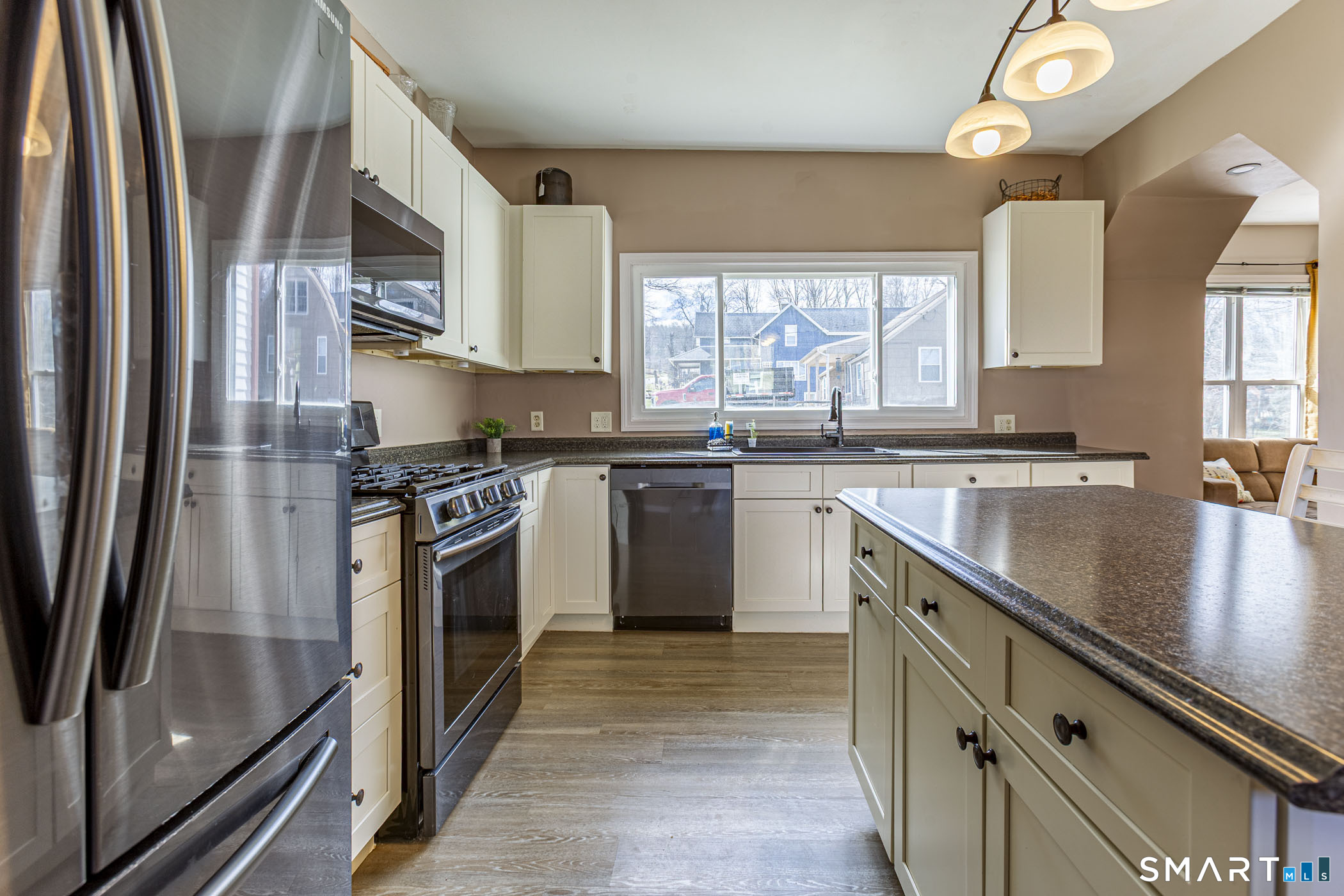 174 Hull Street Bristol, CT 06010 - Photo 5 of 23