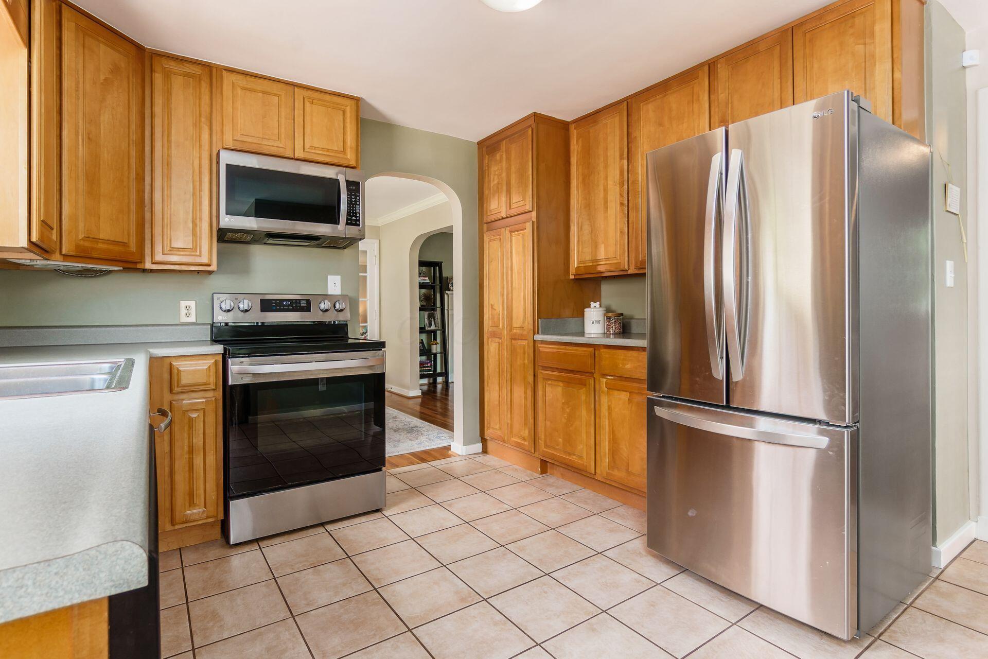 2008 Edgemont Road North Columbus, OH 43212 - Photo 22 of 60 Kitchen