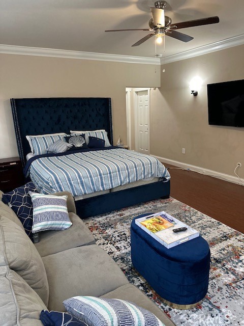 1025 Locust Avenue Long Beach, CA 90813 - Photo 35 of 64 a living room with furniture and a flat screen tv