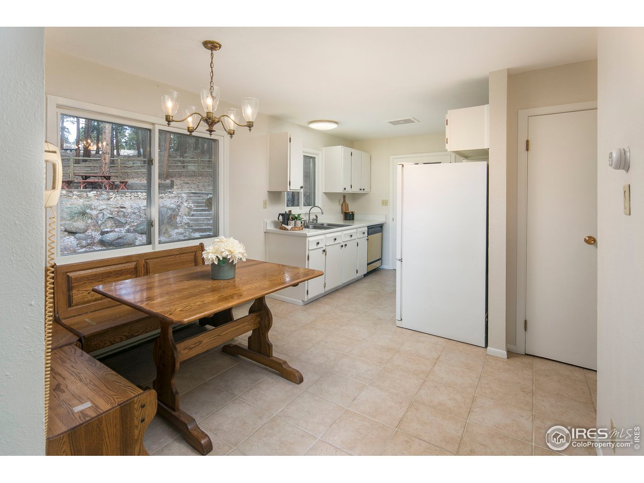 353 Mountain Meadows Road Boulder, CO 80302 - Photo 10 of 40 Kitchen/dining area