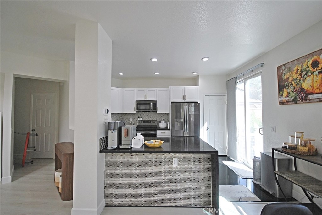 29268 Rio Lobo Way Valencia, CA 91354 - Photo 9 of 41 Gallery Image 9