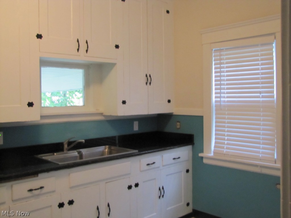 2275 Westminster Road Cleveland, OH 44118 - Photo 9 of 15