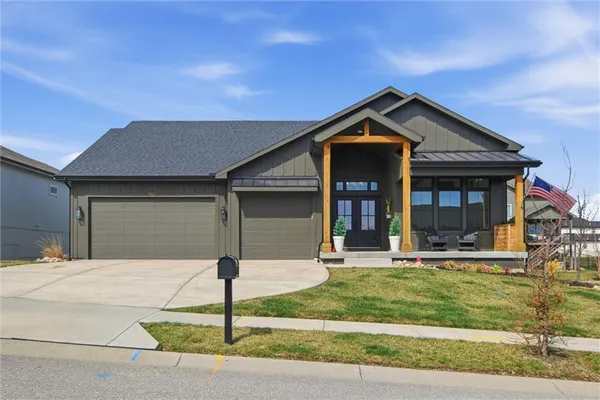 $729,900 | 7614 North Skiles Avenue, Kansas City, MO 64158