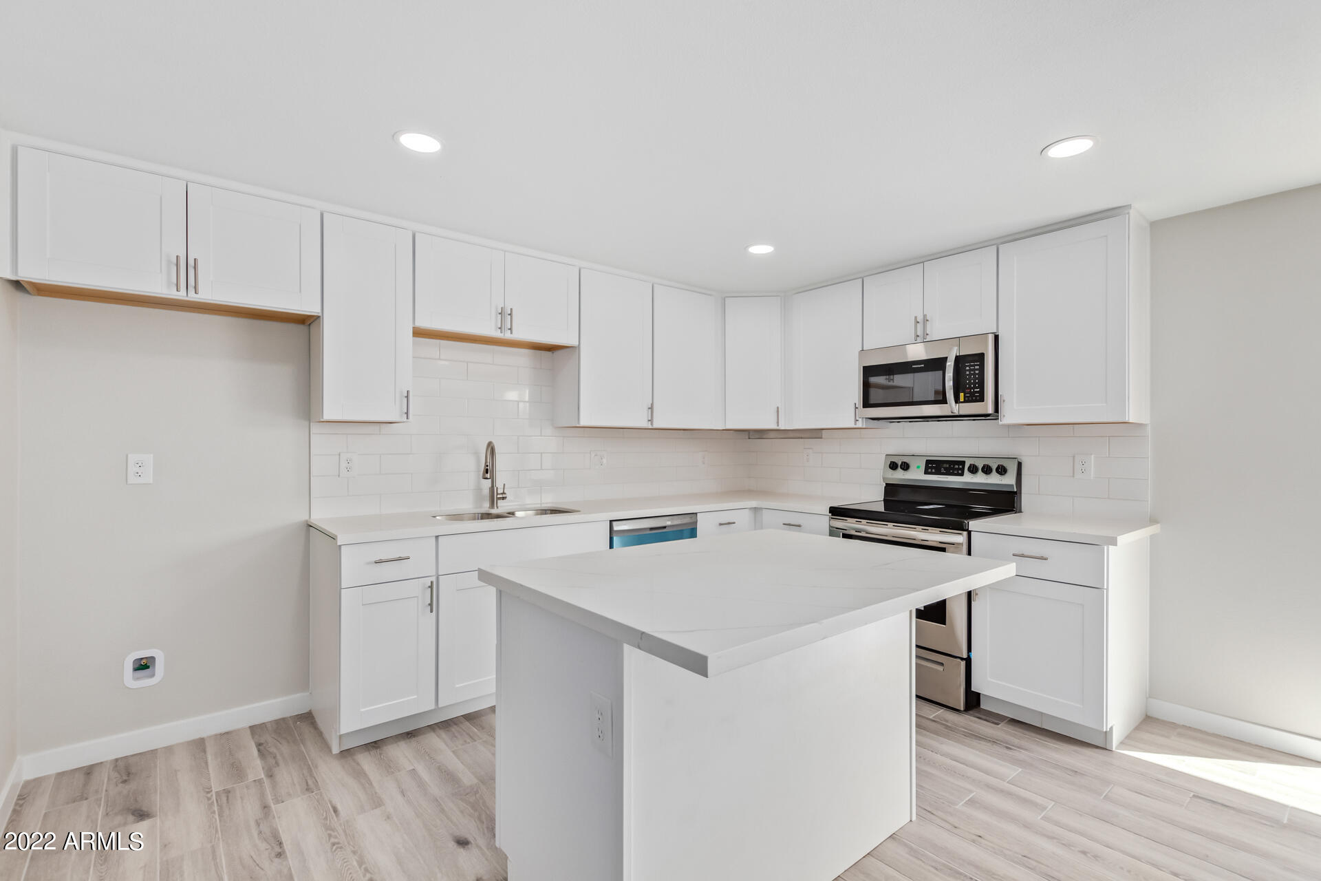 6201 West Berkeley Road Phoenix, AZ 85035 - Photo 10 of 25 0011-12 - Berkley