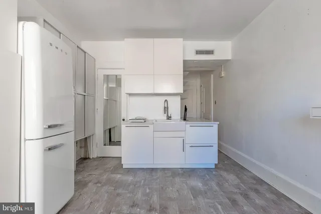 $1,150 | 1324 Locust Street, Unit 911, Philadelphia, PA 19107