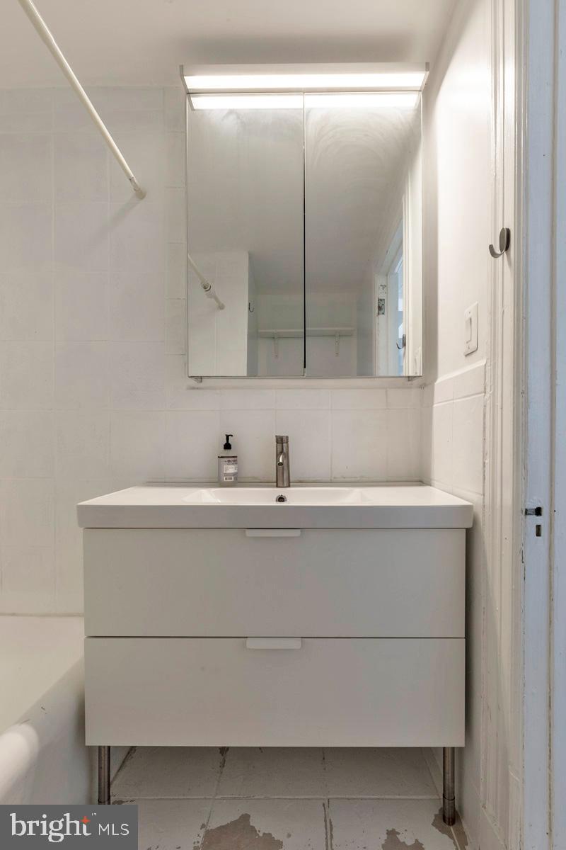 1324 Locust Street, Unit 911 Philadelphia, PA 19107 - Photo 11 of 34