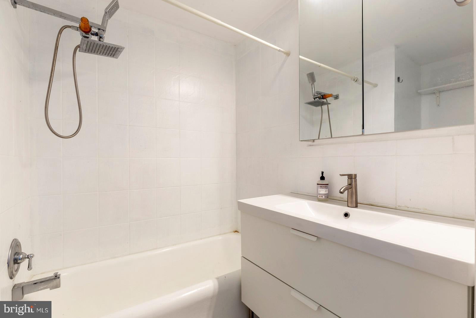 1324 Locust Street, Unit 911 Philadelphia, PA 19107 - Photo 9 of 34