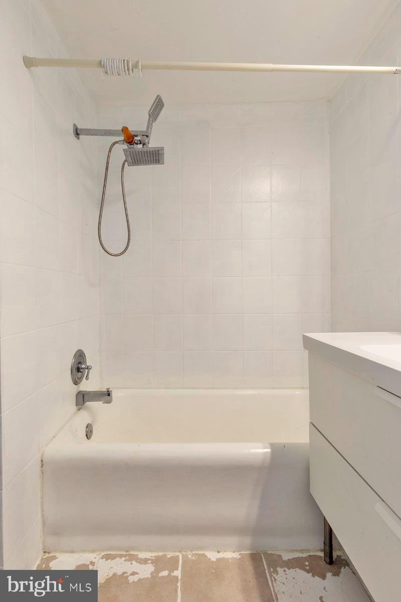 1324 Locust Street, Unit 911 Philadelphia, PA 19107 - Photo 10 of 34