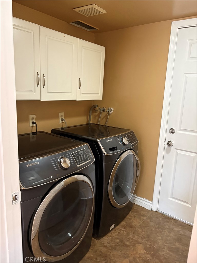 4437 Lubbock Drive Simi Valley, CA 93063 - Photo 7 of 22 Laundry room