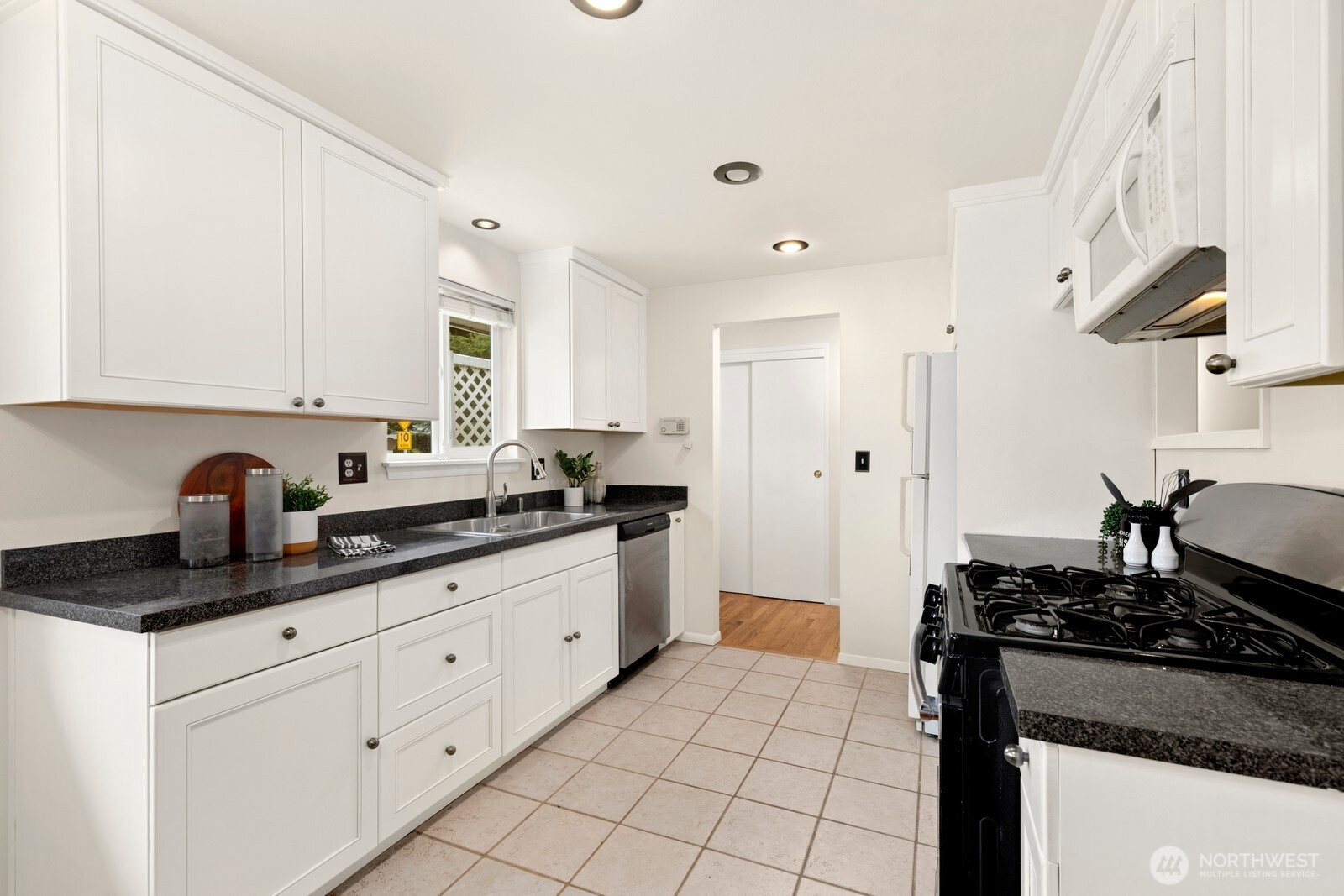 5706 Highland Road Everett, WA 98203 - Photo 7 of 20 Gallery Image 7