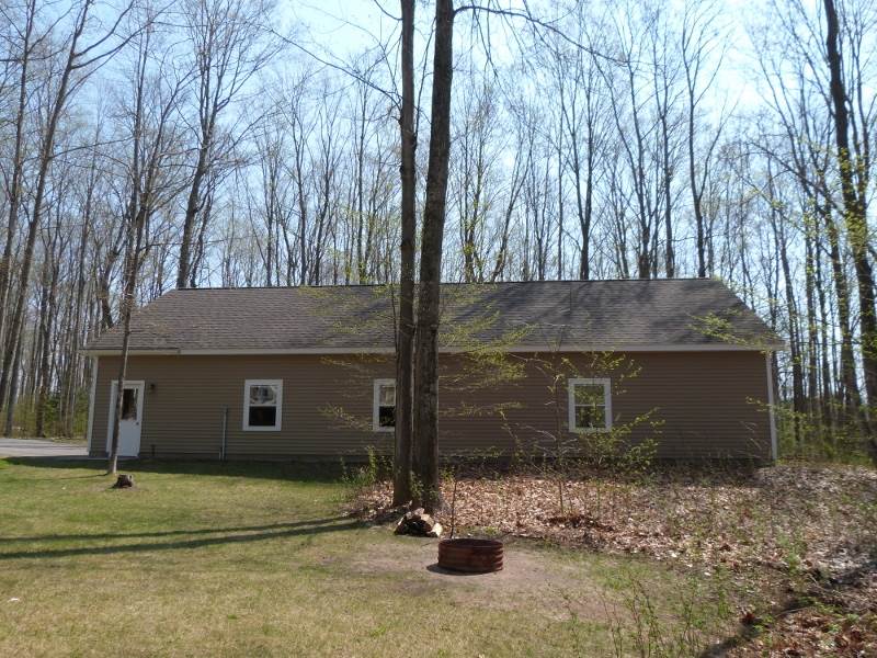 20403 Hunter Ridge Road Lake Ann, MI 49650 - Photo 5 of 50 1796985-4.JPG