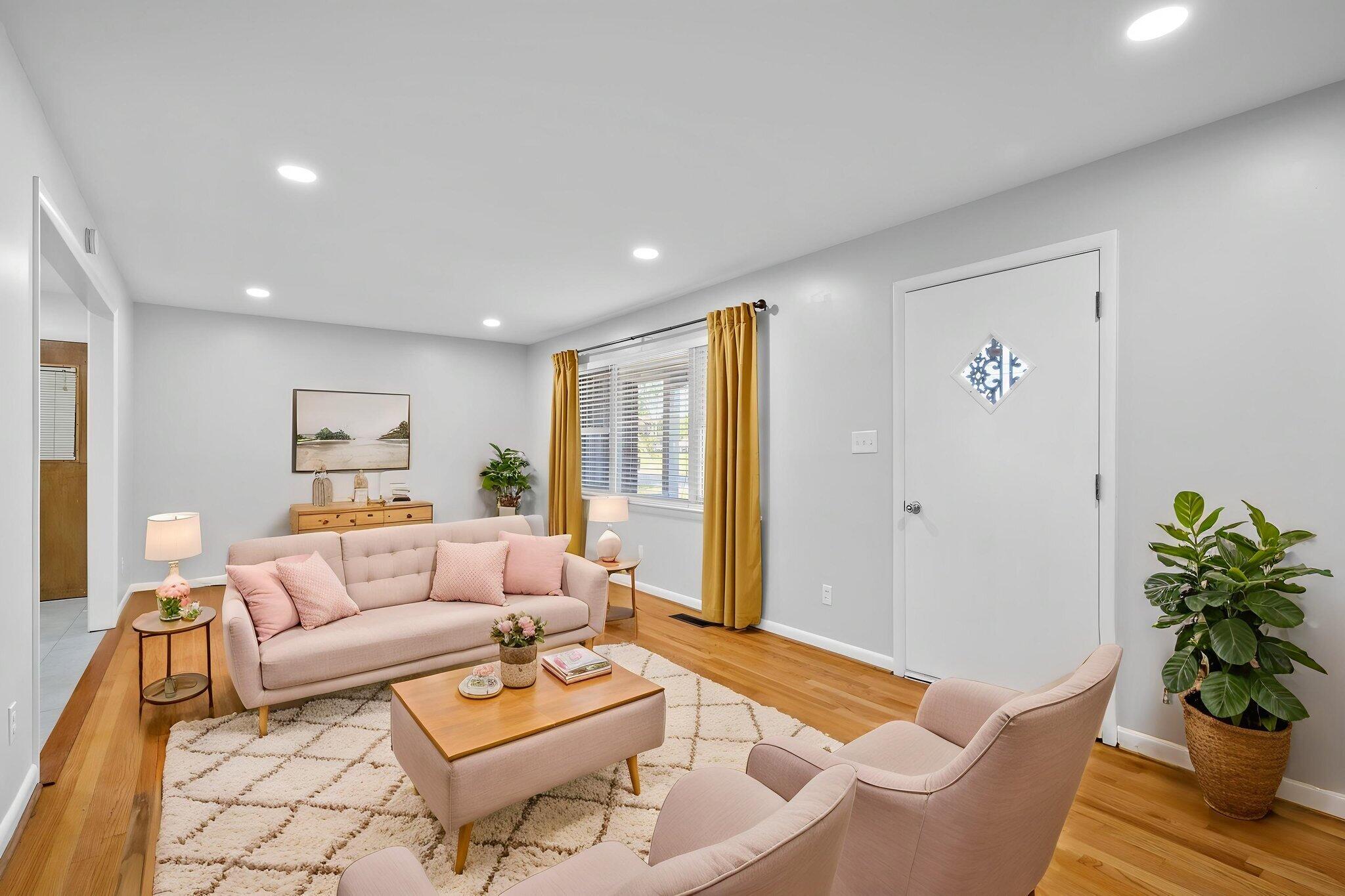 2510 Jenkins Road Chattanooga, TN 37421 - Photo 4 of 32 Living Room