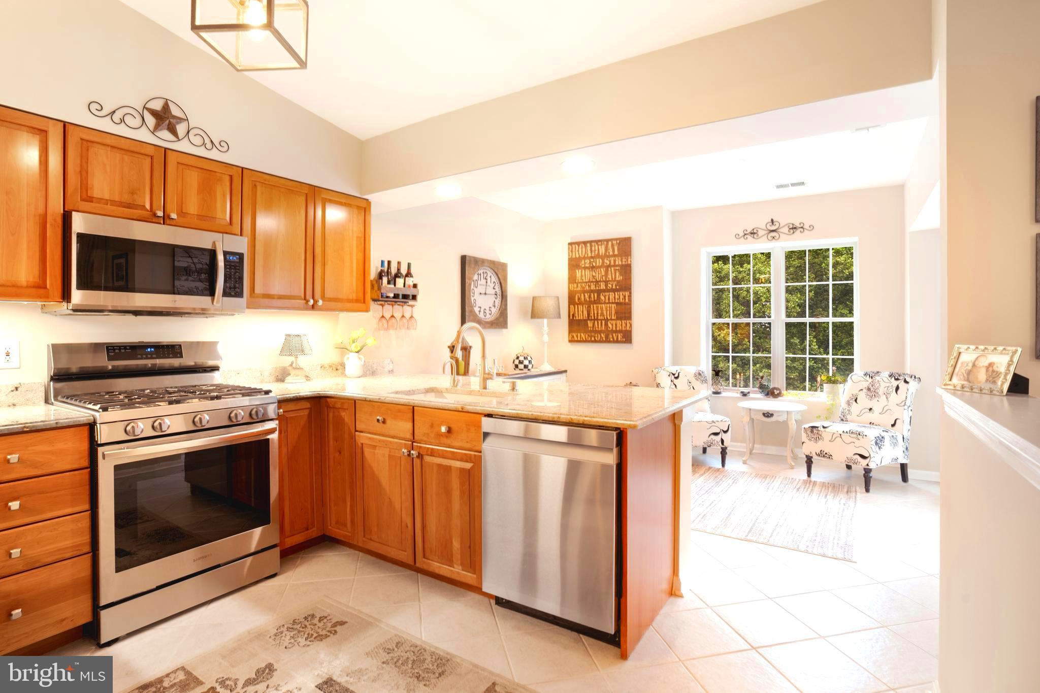 Updated Kitchen- Stainless Appl.& Granite Overhang