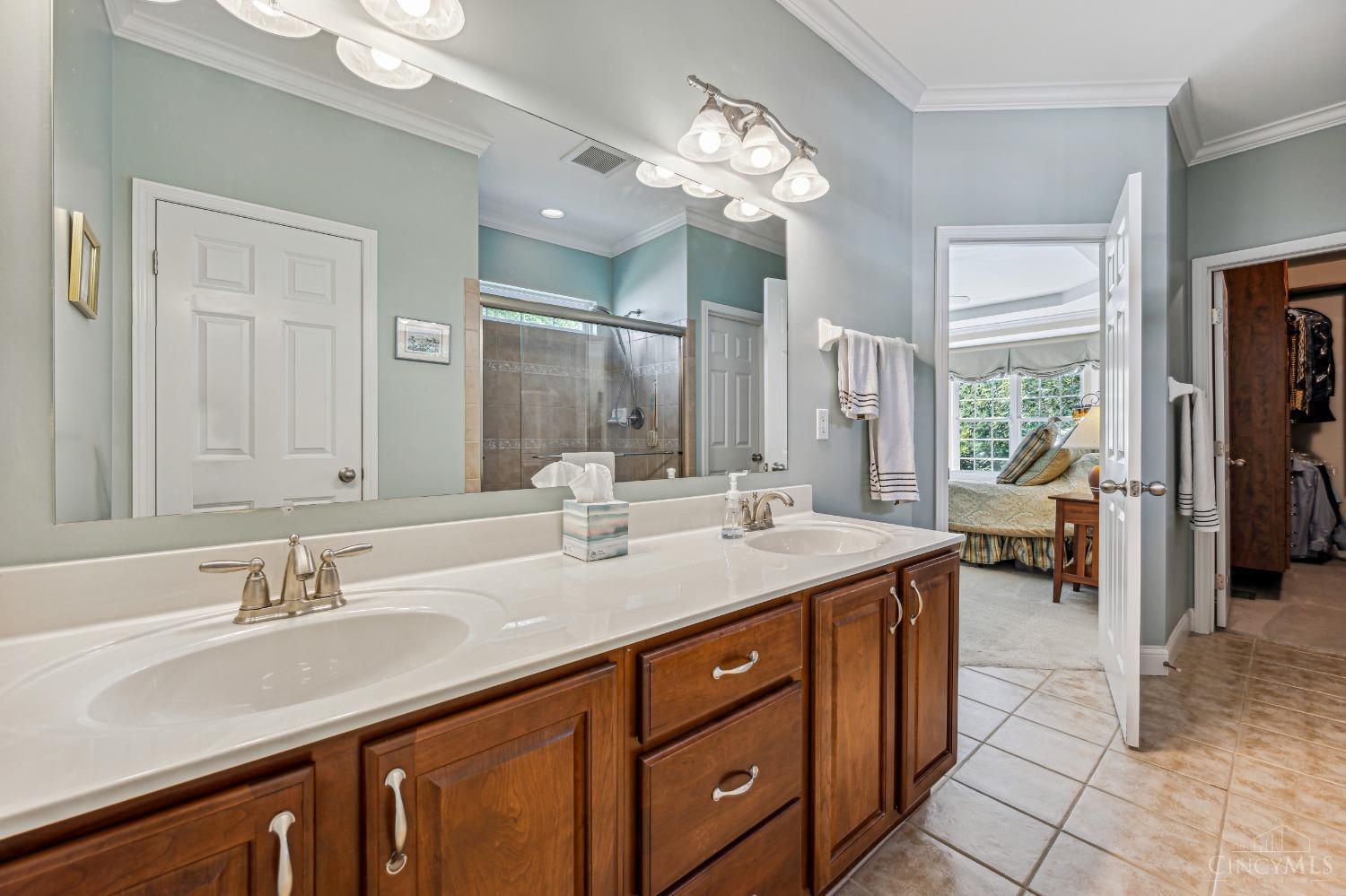 679 Hyacinth Road Cincinnati, OH 45245 - Photo 17 of 40 Gallery Image 17