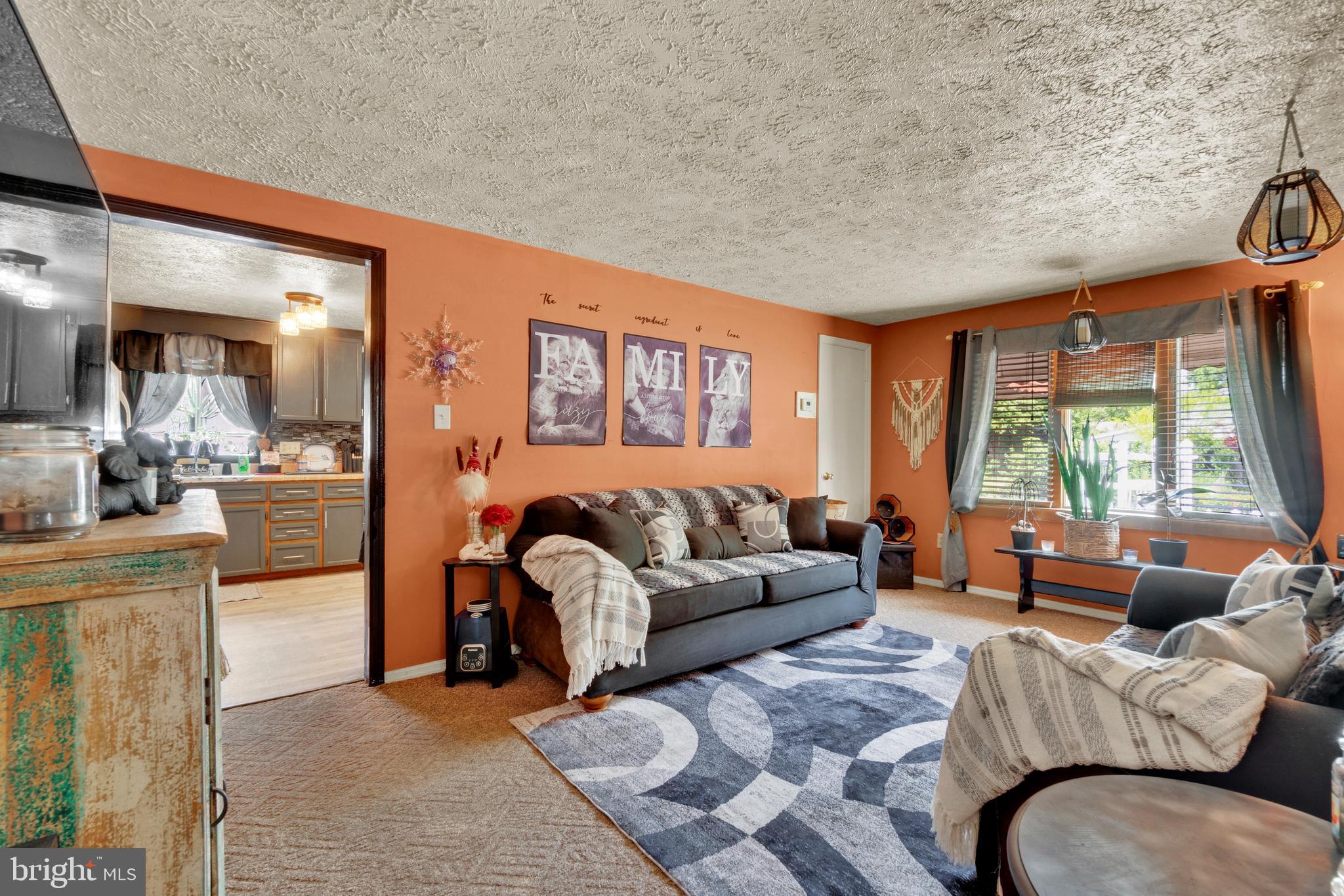 8029 A Shore Road Baltimore, MD 21219 - Photo 6 of 39 Living Room