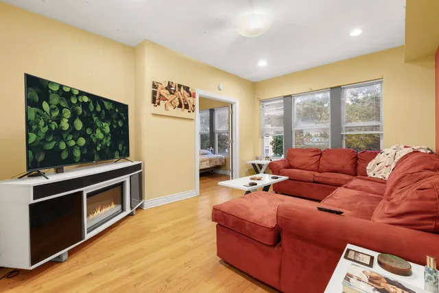 $130,000 | 12 North Mayfield Avenue, Unit 3N, Chicago, IL 60644