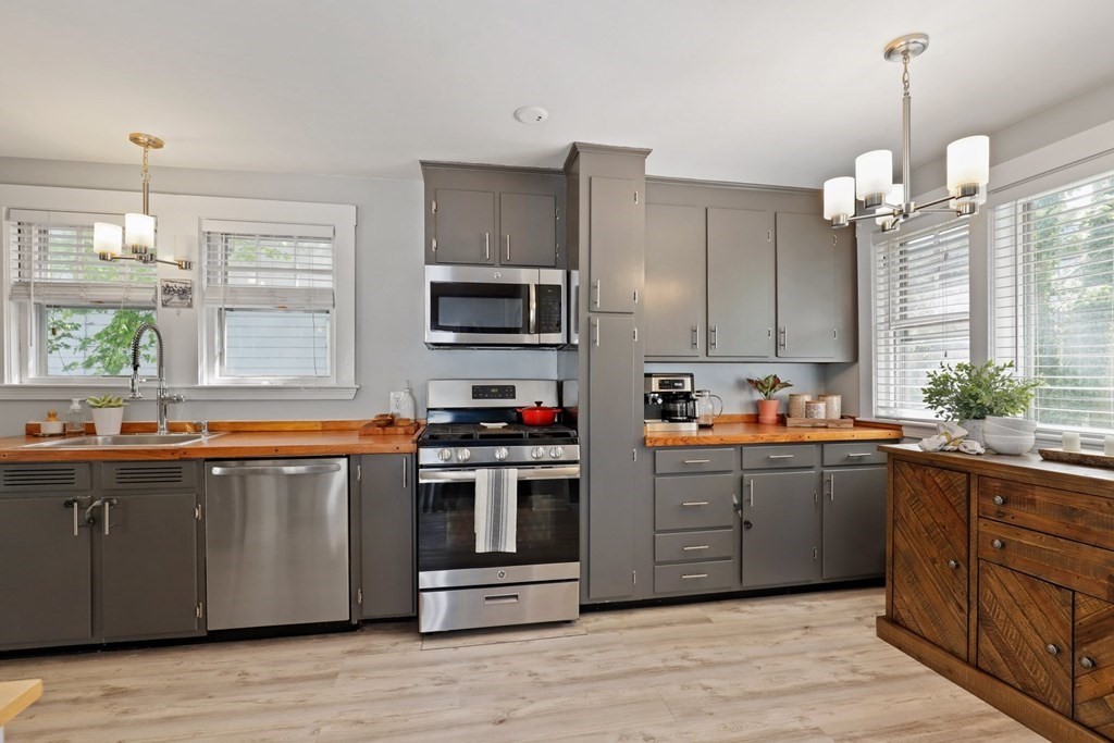 23 Katherine Road Stoneham, MA 02180 - Photo 13 of 40 Gallery Image 13