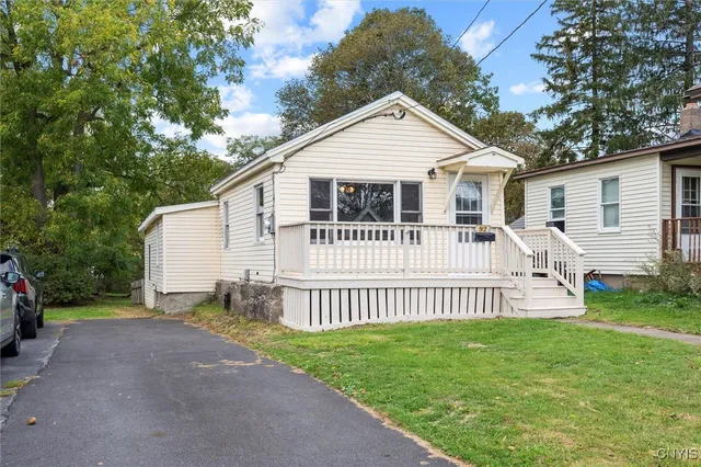 $89,900 | 92 Ontario Street, Oswego, NY 13126