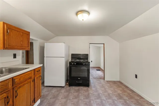 $89,900 | 92 Ontario Street, Oswego, NY 13126