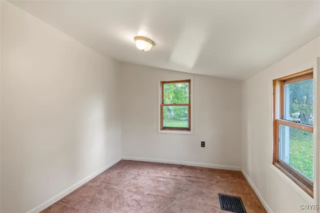 $89,900 | 92 Ontario Street, Oswego, NY 13126