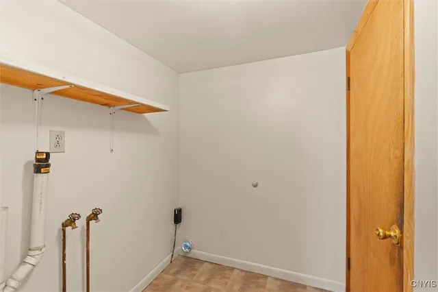 $89,900 | 92 Ontario Street, Oswego, NY 13126