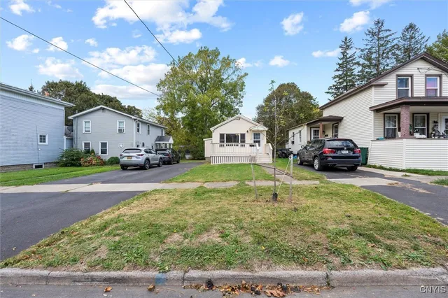 $89,900 | 92 Ontario Street, Oswego, NY 13126