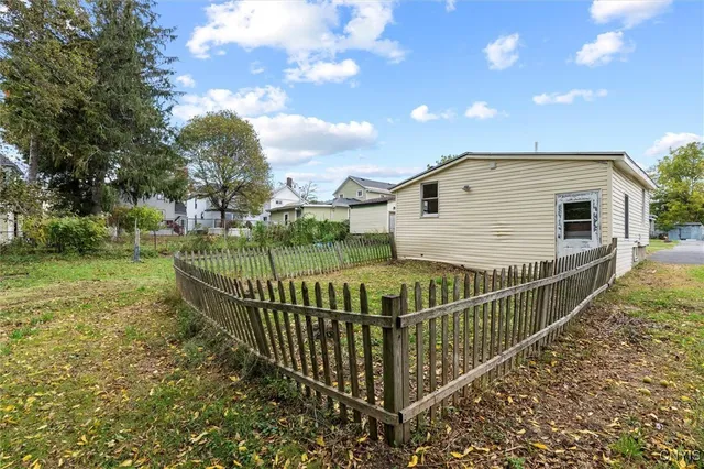 $89,900 | 92 Ontario Street, Oswego, NY 13126