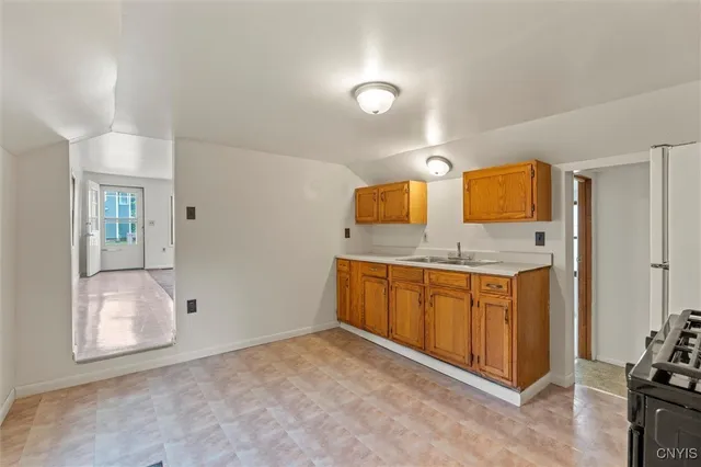 $89,900 | 92 Ontario Street, Oswego, NY 13126