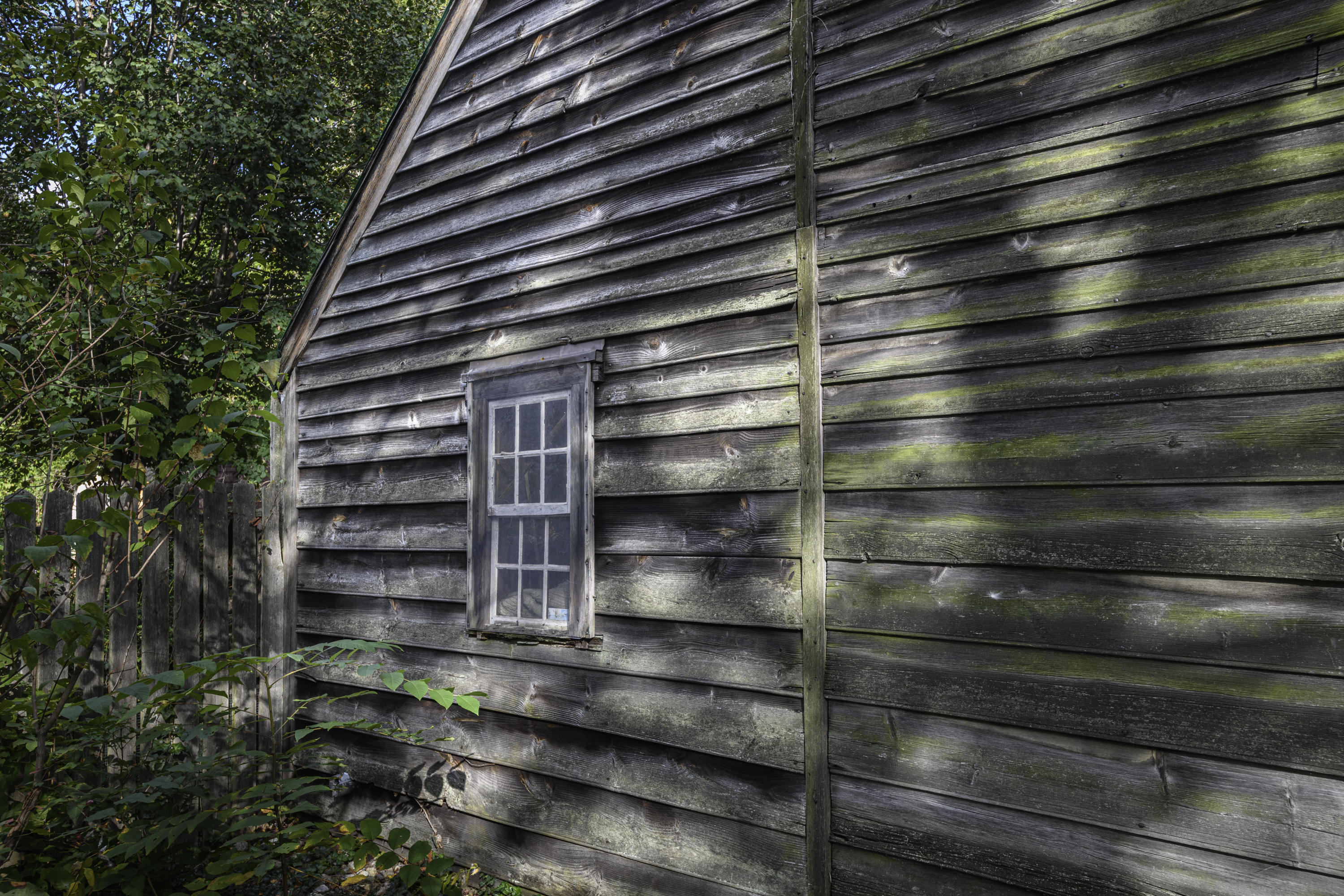 2591 Post Road Darien, CT 06820 - Photo 7 of 46 a close up of a mirror