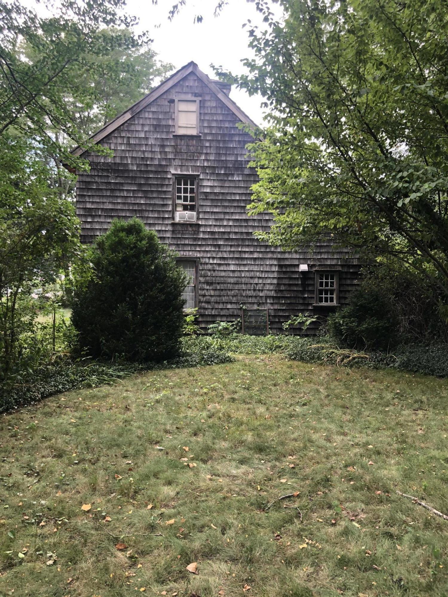 2591 Post Road Darien, CT 06820 - Photo 8 of 46 a backyard of a house