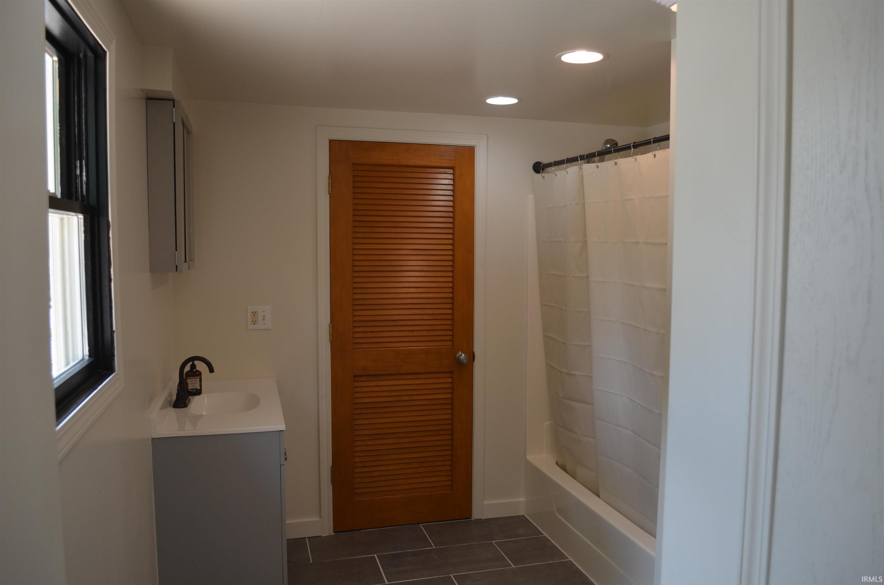 11683 Black Point Road Syracuse, IN 46567 - Photo 11 of 21