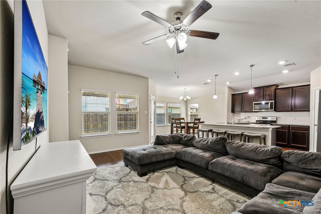 204 Bainbridge Road Temple, TX 76502 - Photo 11 of 43 Living Room