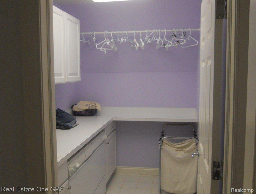121 Lothrop Road Grosse Pointe, MI 48236 - Photo 14 of 16 20 274 2nd floor laundry